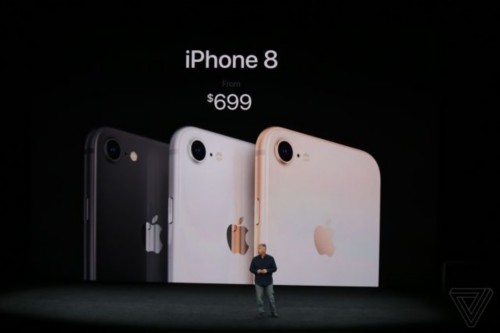 苹果iPhone 8发布 回归双面玻璃699美元起售